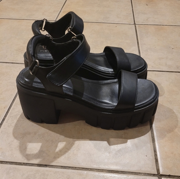 Black Platform Sandals - Picture 2 of 3